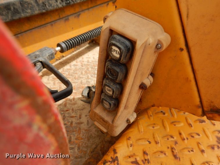 image for item IN9983 2004 Vac-Tron PMD 550SDT  vacuum excavator