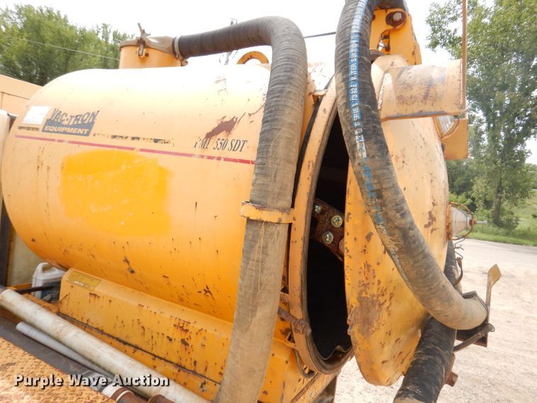 image for item IN9983 2004 Vac-Tron PMD 550SDT  vacuum excavator