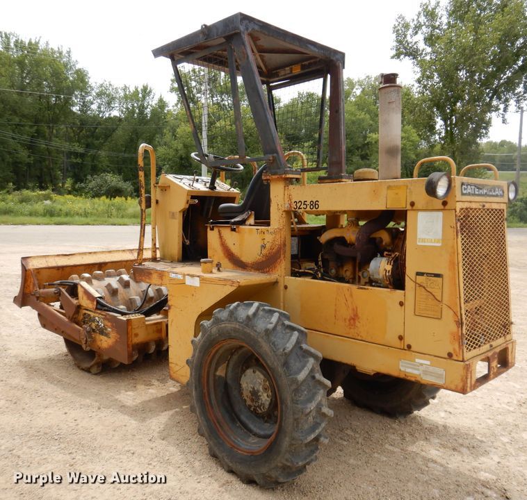 image for item IN9984 1987 Caterpillar CP-323  single drum vibratory roller