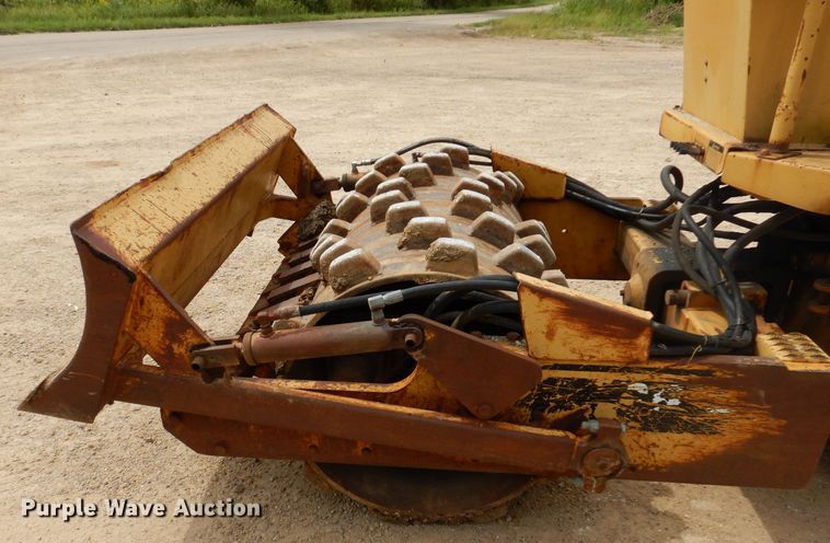 image for item IN9984 1987 Caterpillar CP-323  single drum vibratory roller