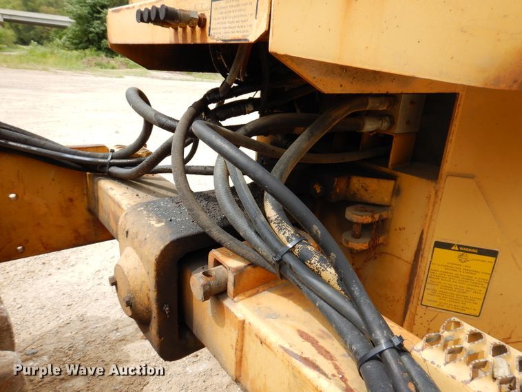 image for item IN9984 1987 Caterpillar CP-323  single drum vibratory roller