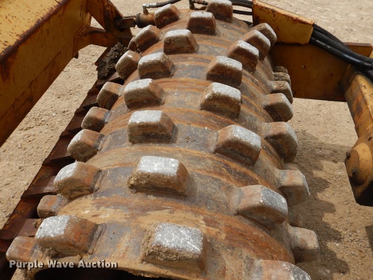 image for item IN9984 1987 Caterpillar CP-323  single drum vibratory roller