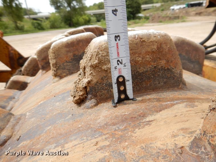 image for item IN9984 1987 Caterpillar CP-323  single drum vibratory roller