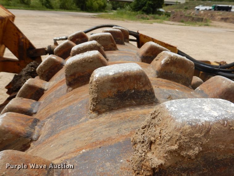 image for item IN9984 1987 Caterpillar CP-323  single drum vibratory roller