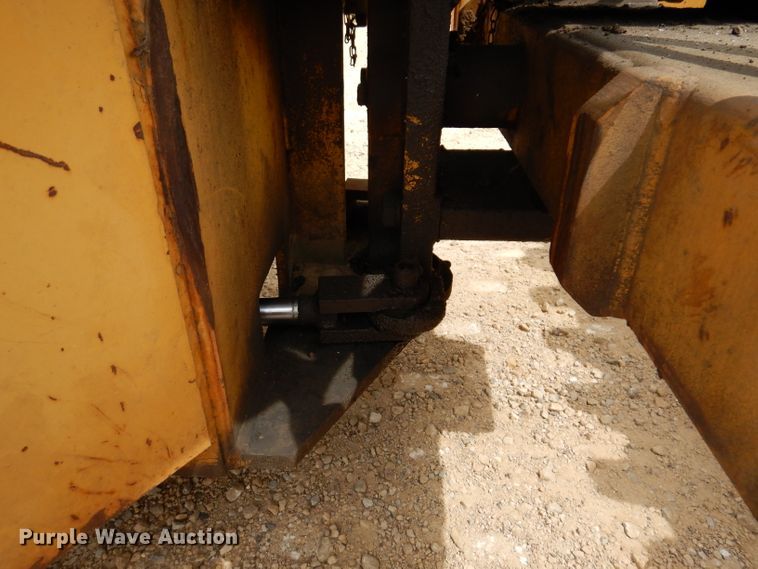 image for item IN9984 1987 Caterpillar CP-323  single drum vibratory roller