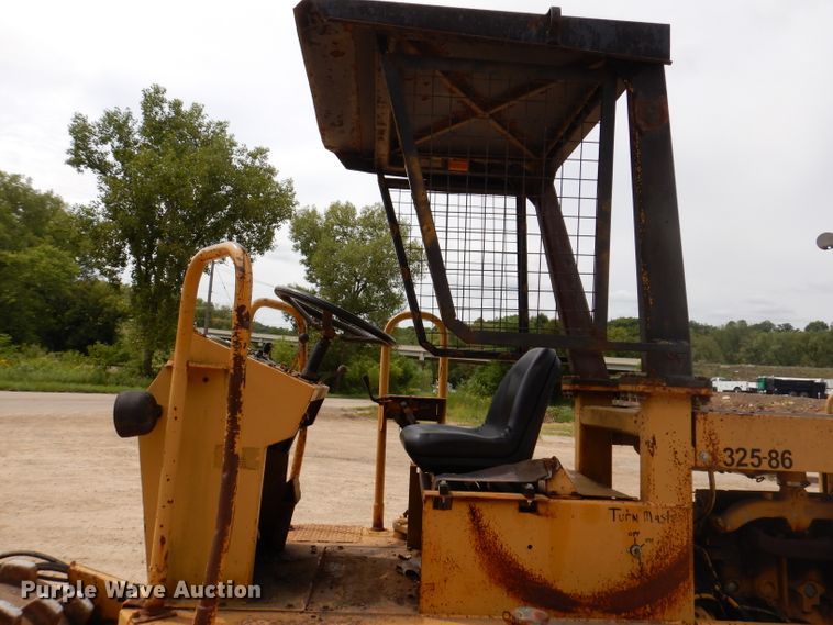 image for item IN9984 1987 Caterpillar CP-323  single drum vibratory roller