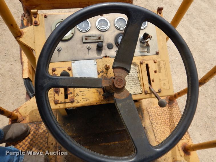 image for item IN9984 1987 Caterpillar CP-323  single drum vibratory roller