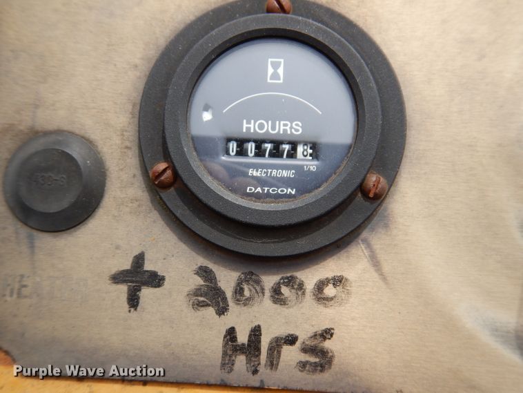 image for item IN9984 1987 Caterpillar CP-323  single drum vibratory roller