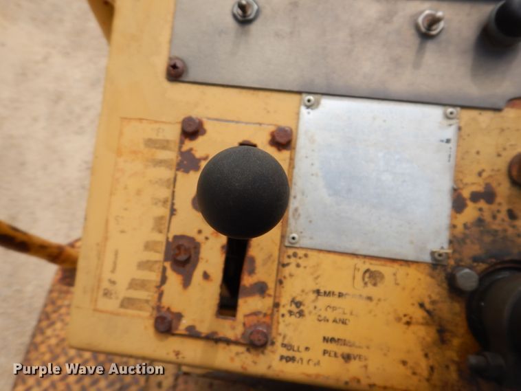 image for item IN9984 1987 Caterpillar CP-323  single drum vibratory roller