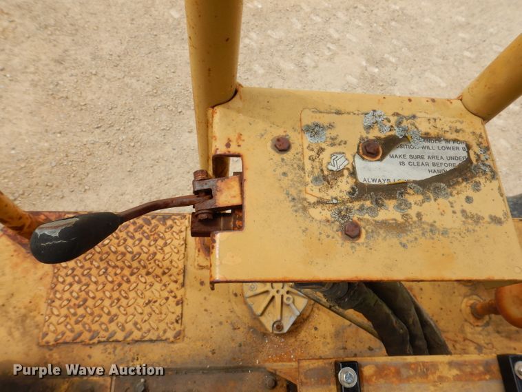 image for item IN9984 1987 Caterpillar CP-323  single drum vibratory roller