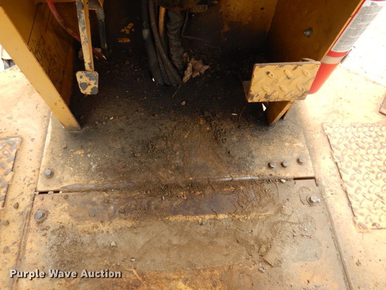 image for item IN9984 1987 Caterpillar CP-323  single drum vibratory roller