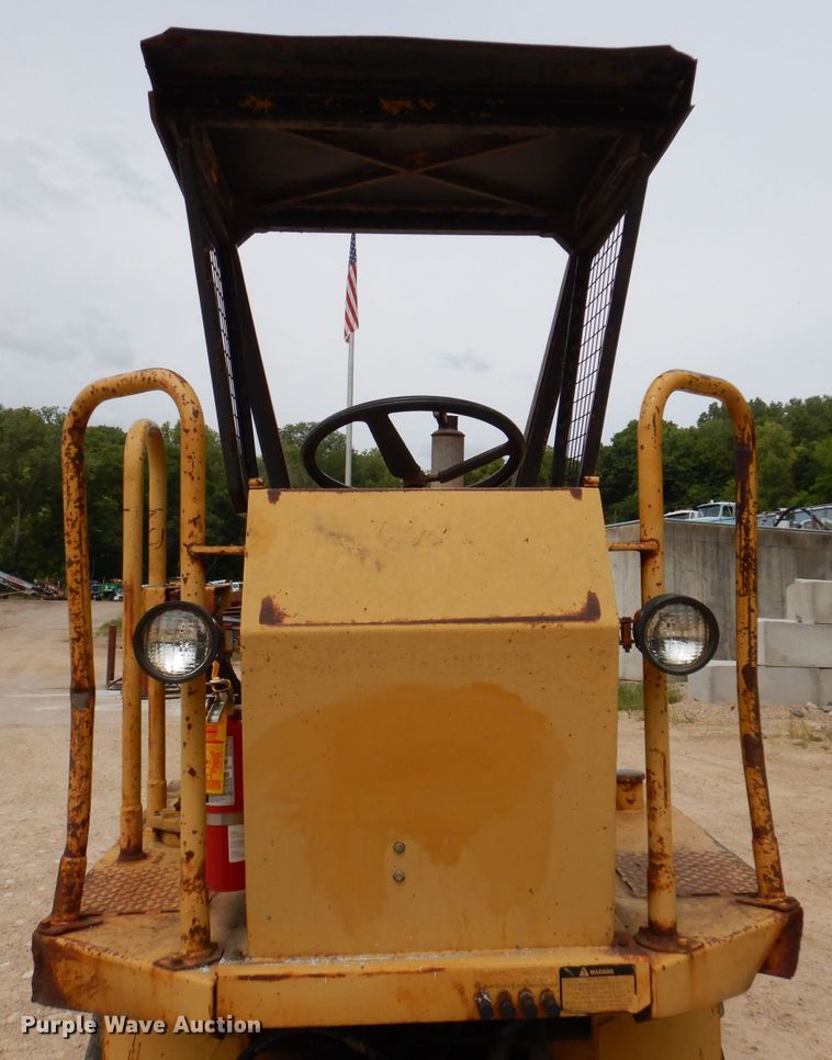 image for item IN9984 1987 Caterpillar CP-323  single drum vibratory roller