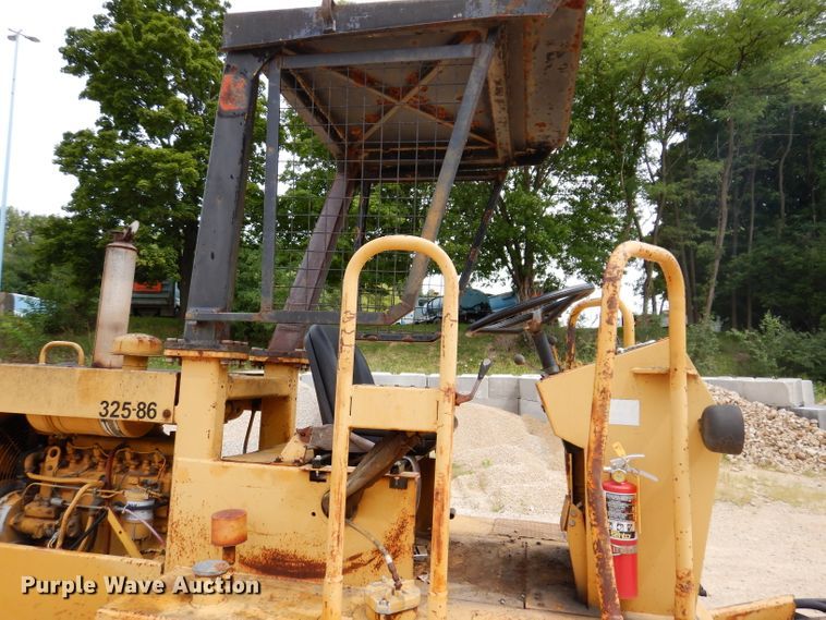 image for item IN9984 1987 Caterpillar CP-323  single drum vibratory roller