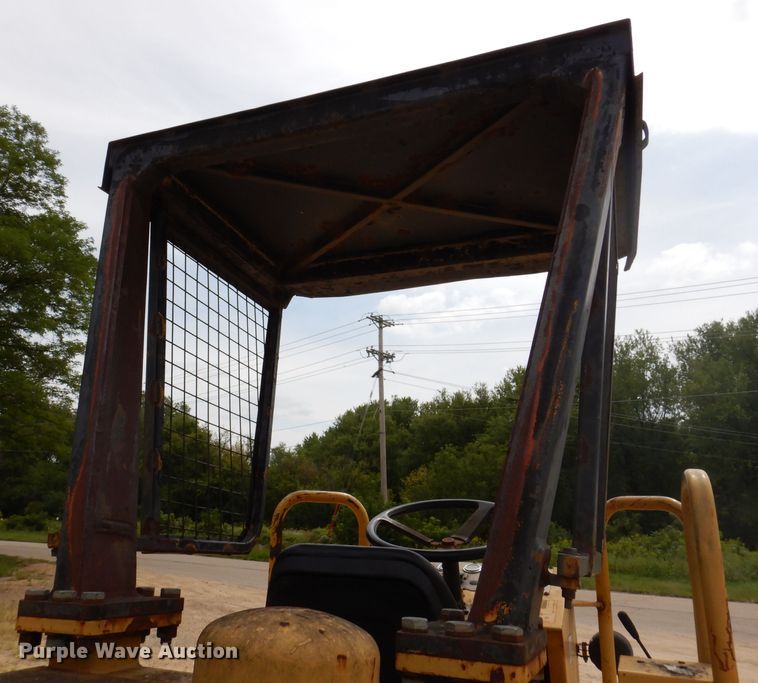 image for item IN9984 1987 Caterpillar CP-323  single drum vibratory roller