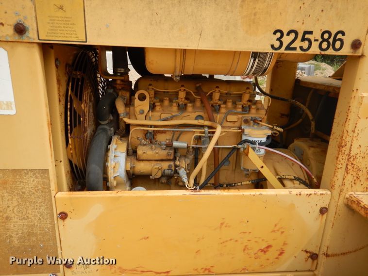 image for item IN9984 1987 Caterpillar CP-323  single drum vibratory roller