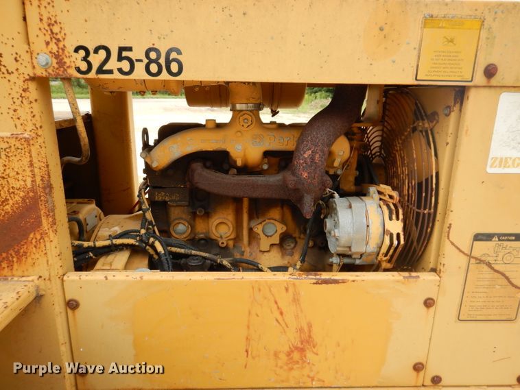 image for item IN9984 1987 Caterpillar CP-323  single drum vibratory roller