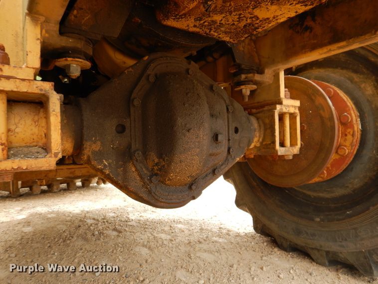 image for item IN9984 1987 Caterpillar CP-323  single drum vibratory roller