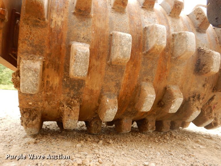 image for item IN9984 1987 Caterpillar CP-323  single drum vibratory roller