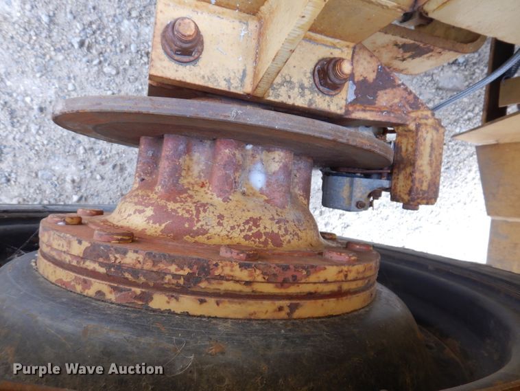 image for item IN9984 1987 Caterpillar CP-323  single drum vibratory roller