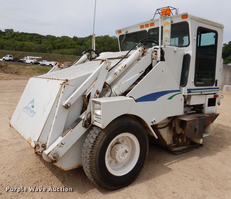 image for item IN9986 1997 Mobil Sweeper 3WS  street sweeper