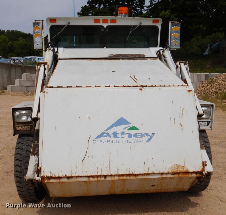 image for item IN9986 1997 Mobil Sweeper 3WS  street sweeper