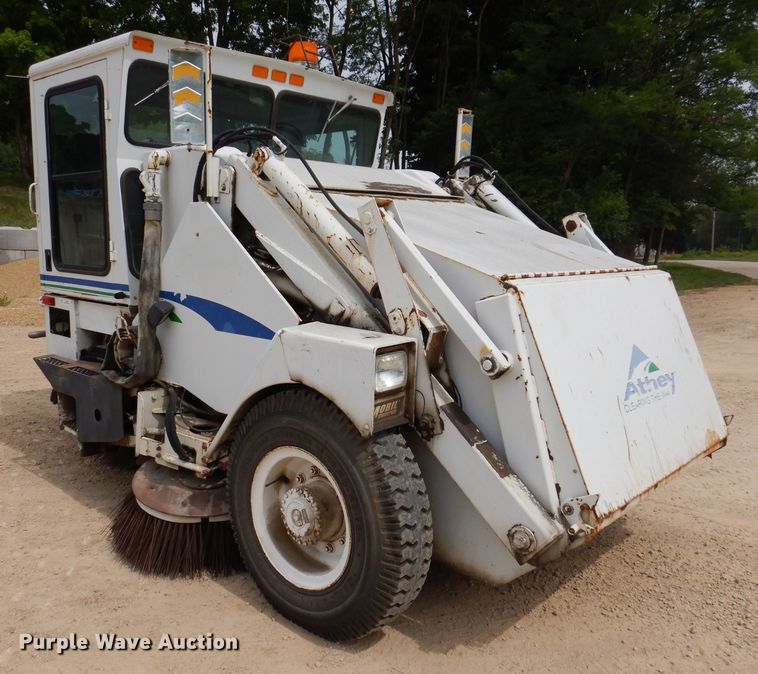 image for item IN9986 1997 Mobil Sweeper 3WS  street sweeper