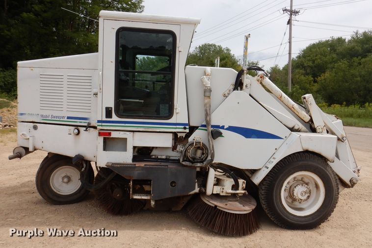 image for item IN9986 1997 Mobil Sweeper 3WS  street sweeper