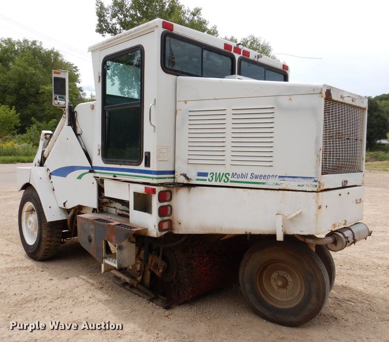 image for item IN9986 1997 Mobil Sweeper 3WS  street sweeper
