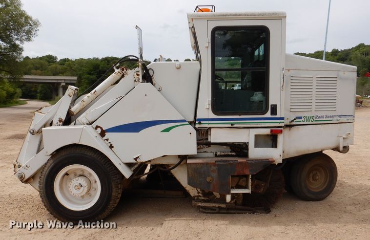 image for item IN9986 1997 Mobil Sweeper 3WS  street sweeper
