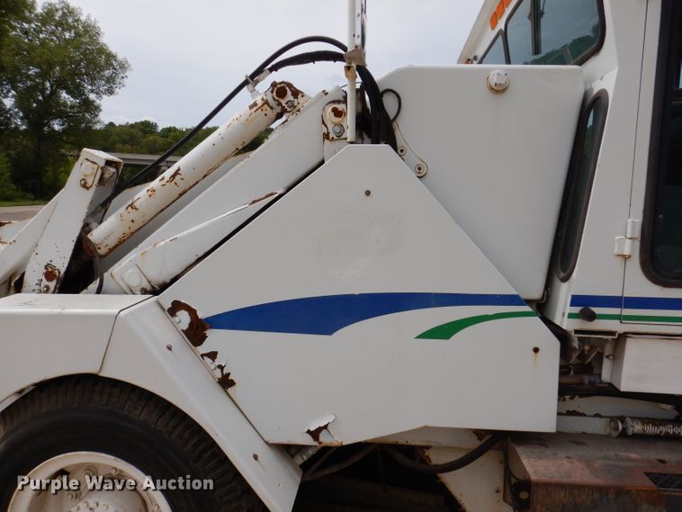 image for item IN9986 1997 Mobil Sweeper 3WS  street sweeper