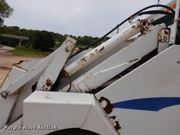 image for item IN9986 1997 Mobil Sweeper 3WS  street sweeper