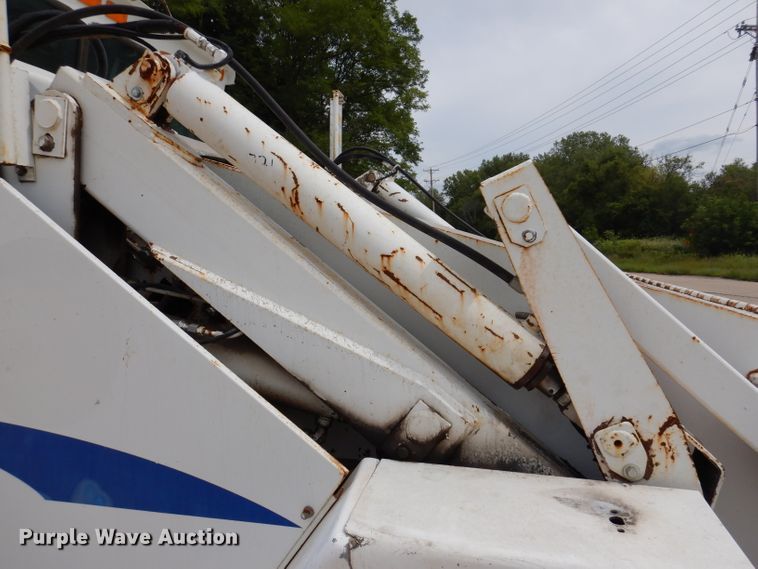 image for item IN9986 1997 Mobil Sweeper 3WS  street sweeper