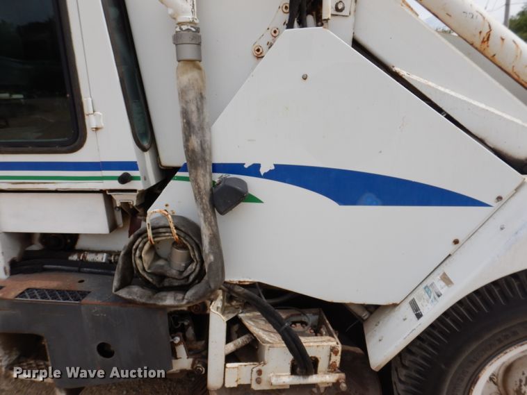 image for item IN9986 1997 Mobil Sweeper 3WS  street sweeper