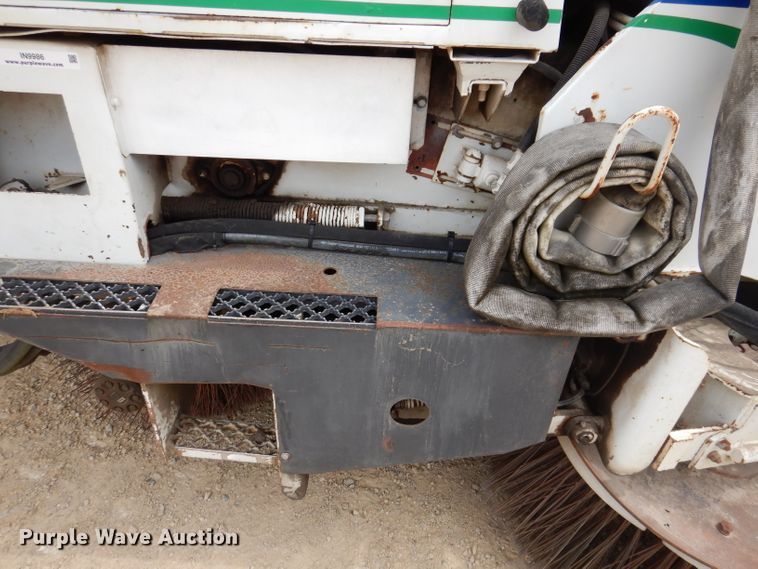 image for item IN9986 1997 Mobil Sweeper 3WS  street sweeper