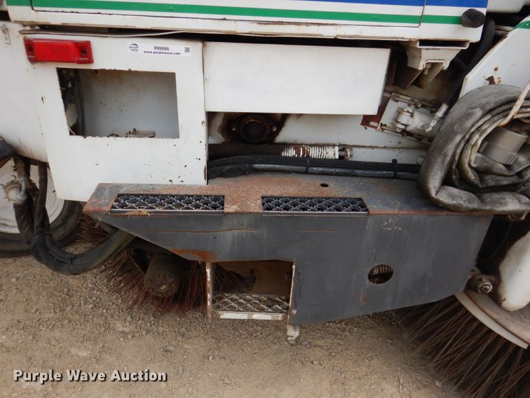 image for item IN9986 1997 Mobil Sweeper 3WS  street sweeper