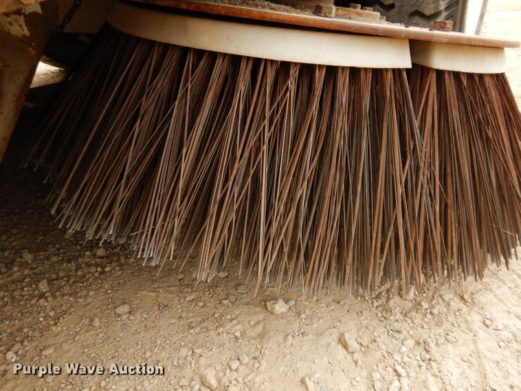 image for item IN9986 1997 Mobil Sweeper 3WS  street sweeper