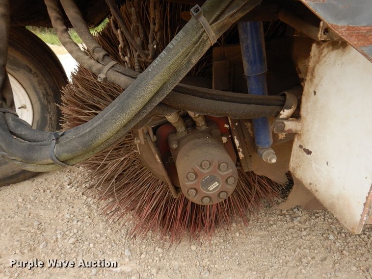 image for item IN9986 1997 Mobil Sweeper 3WS  street sweeper