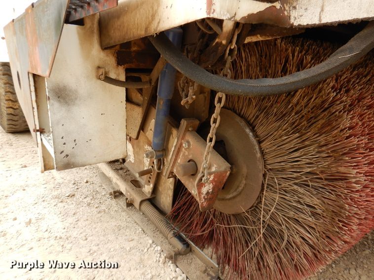 image for item IN9986 1997 Mobil Sweeper 3WS  street sweeper