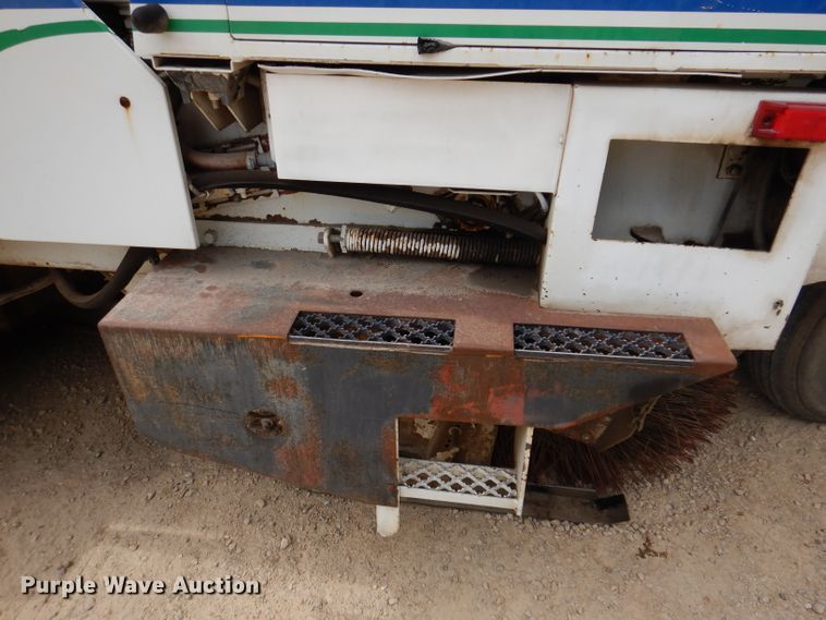 image for item IN9986 1997 Mobil Sweeper 3WS  street sweeper