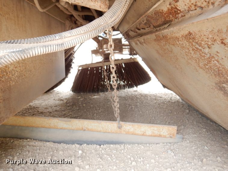 image for item IN9986 1997 Mobil Sweeper 3WS  street sweeper