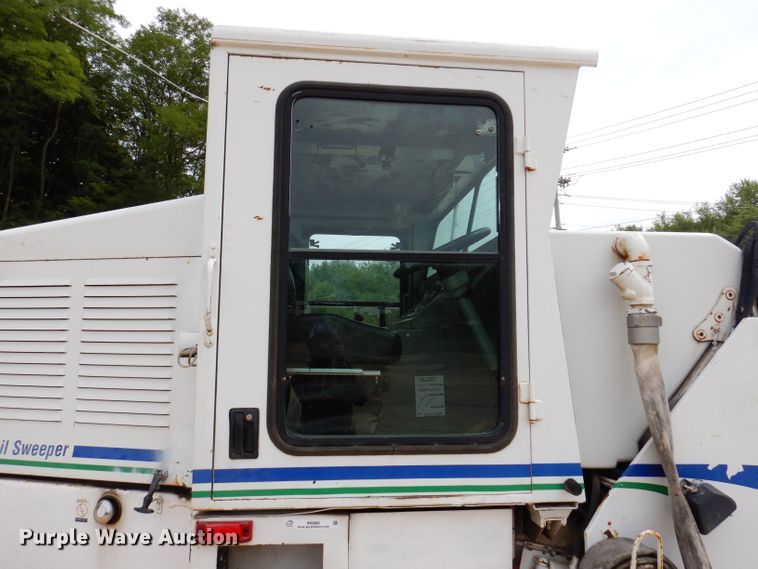 image for item IN9986 1997 Mobil Sweeper 3WS  street sweeper