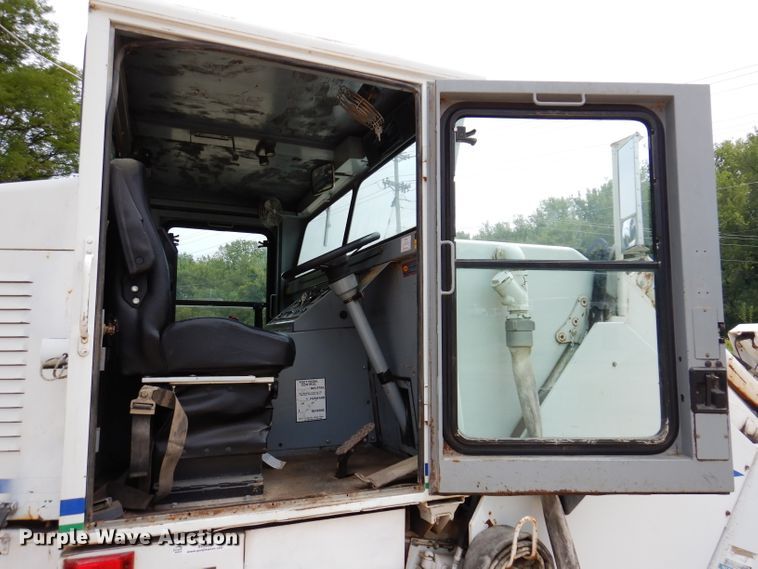 image for item IN9986 1997 Mobil Sweeper 3WS  street sweeper