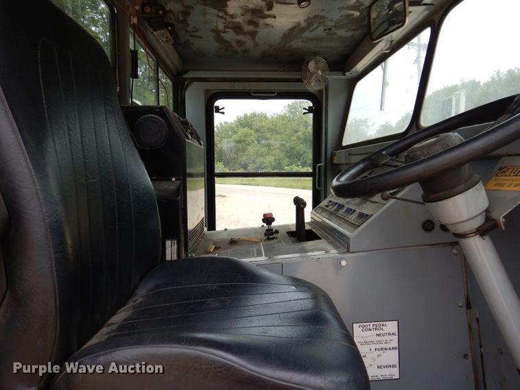 image for item IN9986 1997 Mobil Sweeper 3WS  street sweeper