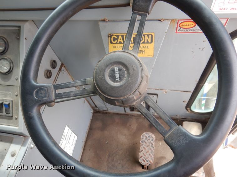 image for item IN9986 1997 Mobil Sweeper 3WS  street sweeper