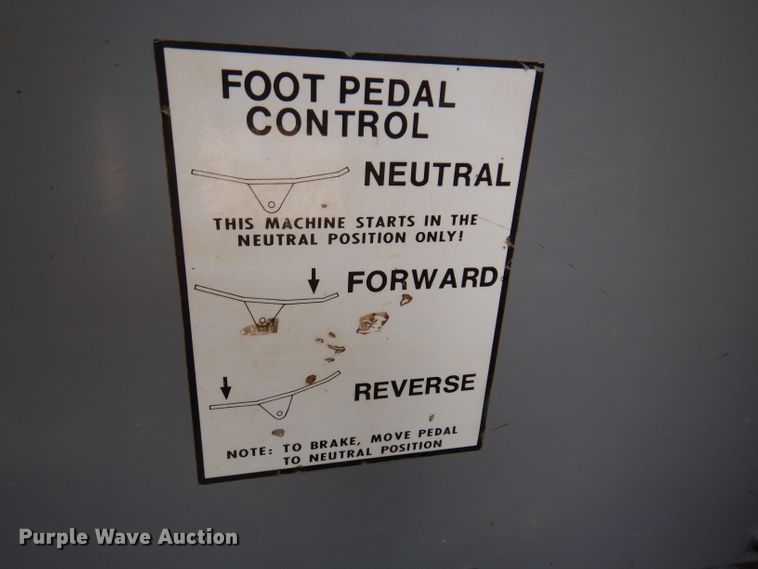 image for item IN9986 1997 Mobil Sweeper 3WS  street sweeper