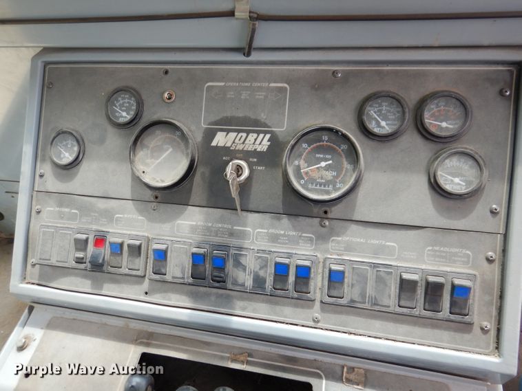 image for item IN9986 1997 Mobil Sweeper 3WS  street sweeper