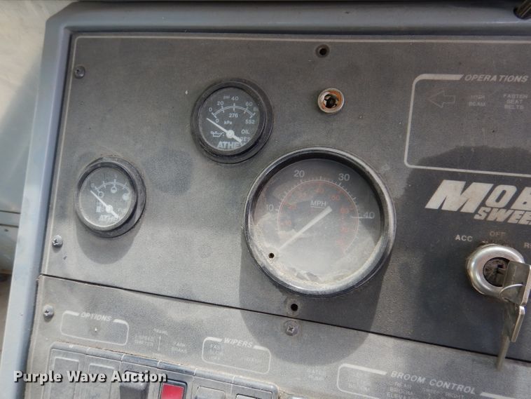 image for item IN9986 1997 Mobil Sweeper 3WS  street sweeper