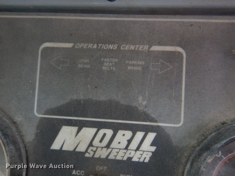 image for item IN9986 1997 Mobil Sweeper 3WS  street sweeper