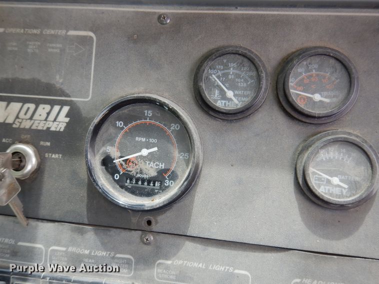 image for item IN9986 1997 Mobil Sweeper 3WS  street sweeper