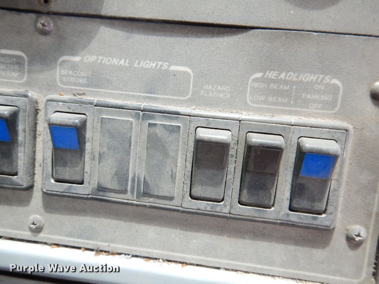 image for item IN9986 1997 Mobil Sweeper 3WS  street sweeper